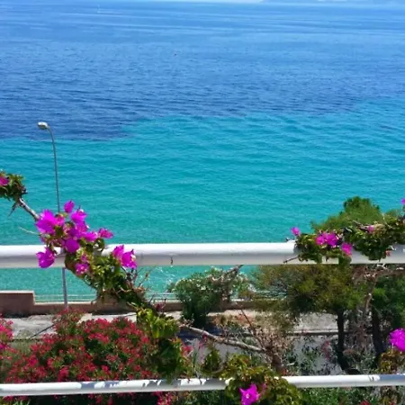 Villa Au Lavandou Avec Terrasse, Climatisation Et Option Wi-fi - Fr-1-308-174 Le Lavandou